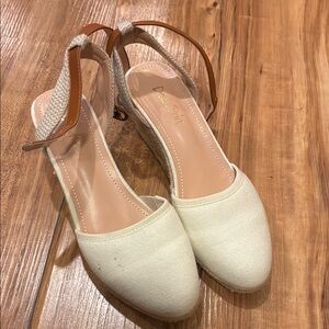 Dream Pairs Cream and Brown Wedge Shoes